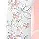 Blanco con flores rosas.