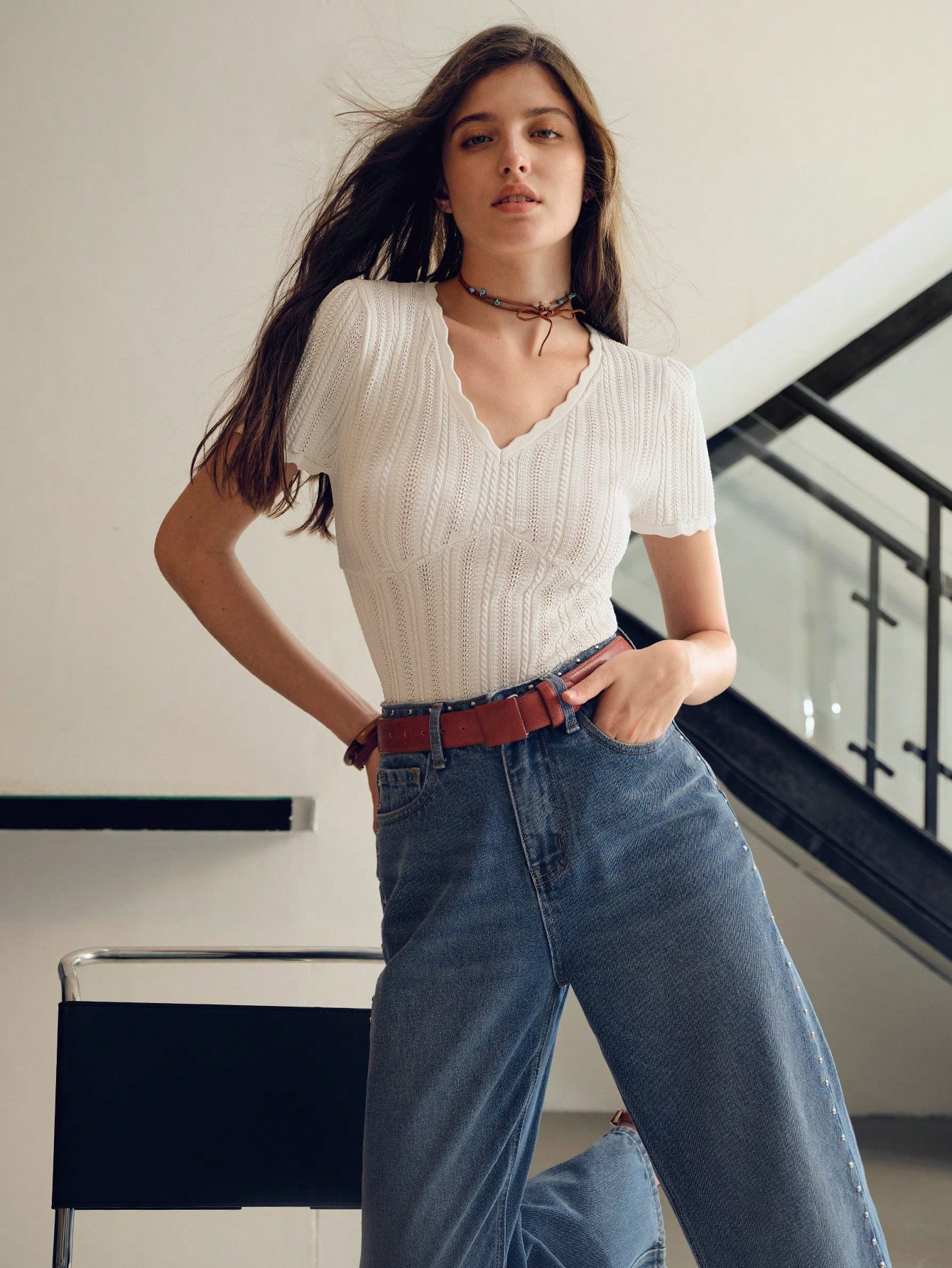 SOLID V-NECK SCALLOP EDGE POINTELLE KNIT TOP｜Motf