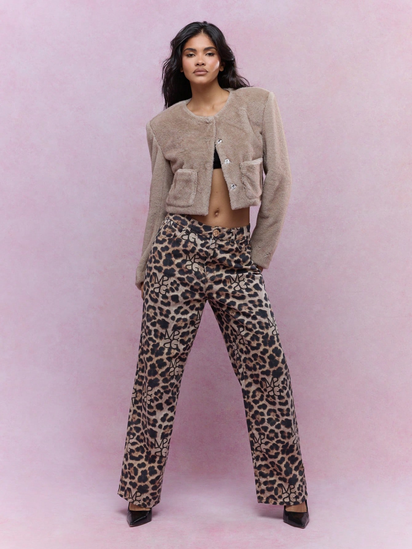 MISSGUIDED Fluffy Buttoned Long Sleeves Short Jacket With Pockets