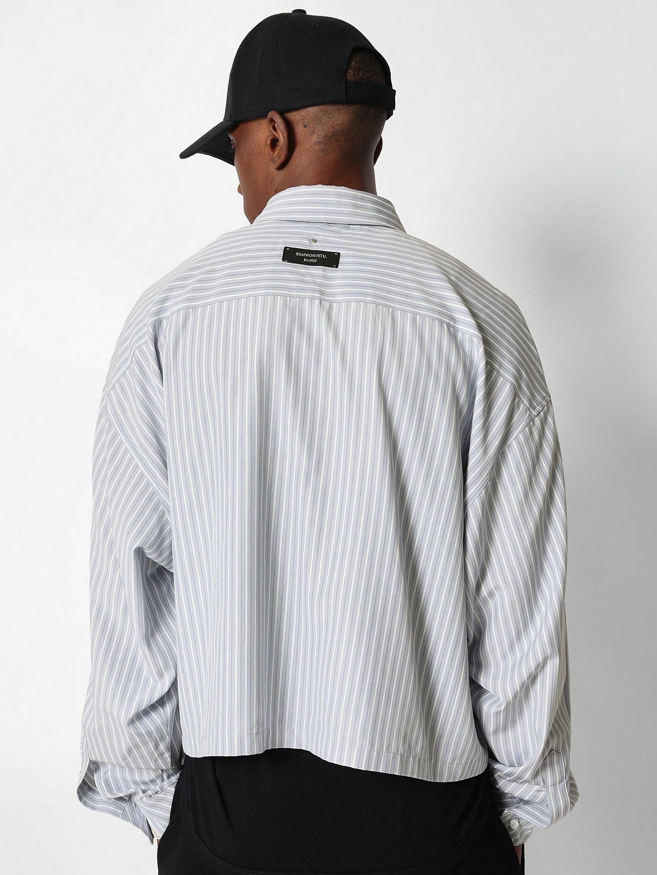 【YOURNUS】Pinto Stripe Crop Shirt Crop Fit Half Zip Detail Pinstripe Shirt｜Sumwon