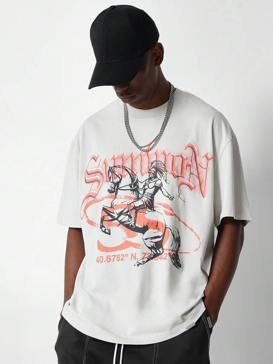 SUMWON T-shirt avec imprimé graphique de gladiateur et de cheval sur le devant