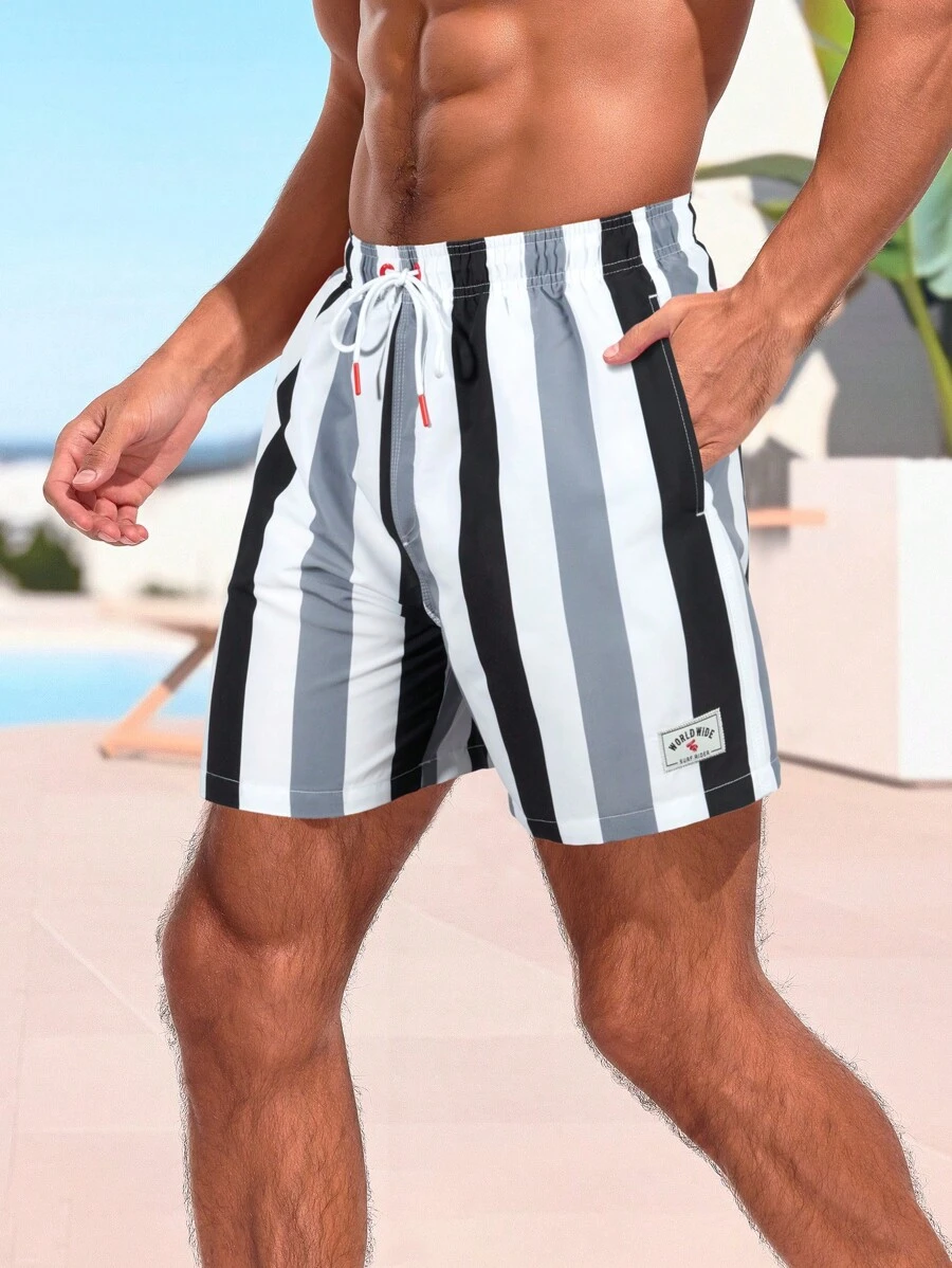 Manfinity Swimmode Pantalones cortos holgados para playa con cordón en la cintura, con diseño de letras y rayas para hombres