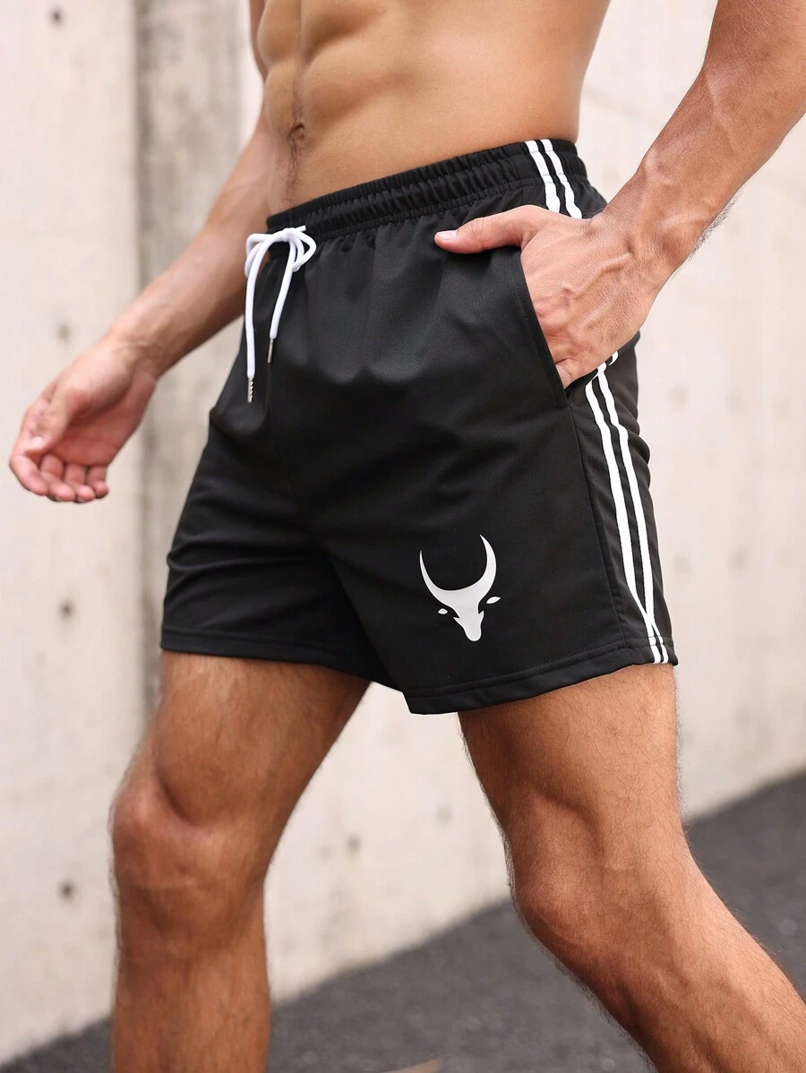 Manfinity Fitness Boyfriend Style Men's Striped Bull Print Drawstring Waist Loose Casual Shorts