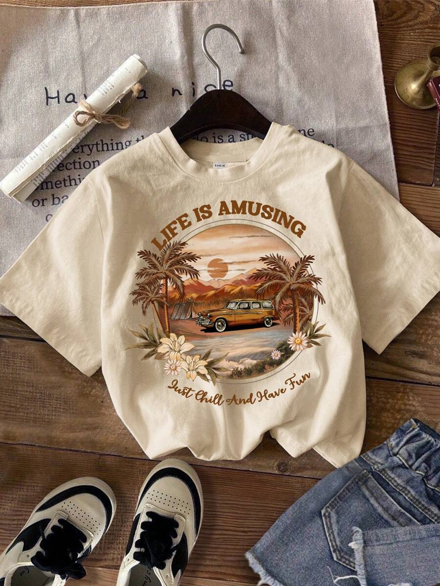 SHEIN Camiseta de manga corta con cuello redondo de niña preadolescente con estampado de coche de dibujos animados vintage en beige, adecuado para primavera y verano, ropa para volver al colegio
