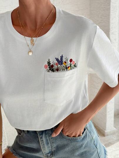 Cottnline T-Shirt With Flower Embroidery, Round Collar, Pocket Details