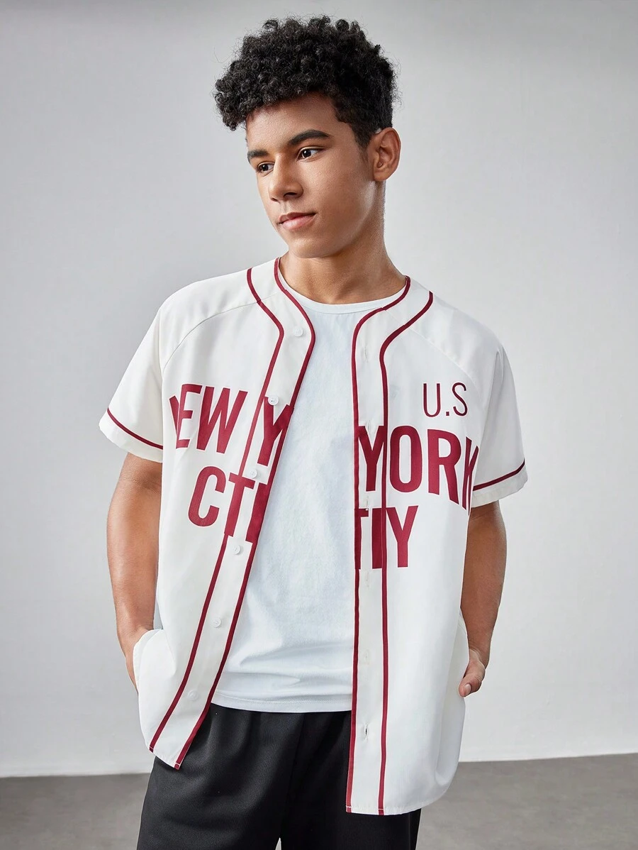 SHEIN Teenager Jungen lässiges Kurzarm T-Shirt mit Webmuster Beschriftung und Baseball Kragen, locker geschnitten