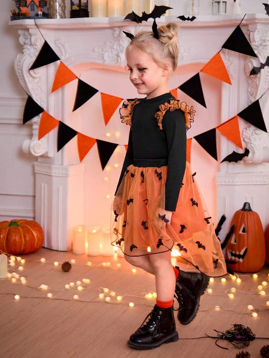 SHEIN 2 piezas Conjunto elegante de Halloween para niñas jóvenes con blusa de mangas acampanadas y falda de tul con estampado de murciélagos brillante, apto para fiesta, días festivos y uso casual diario