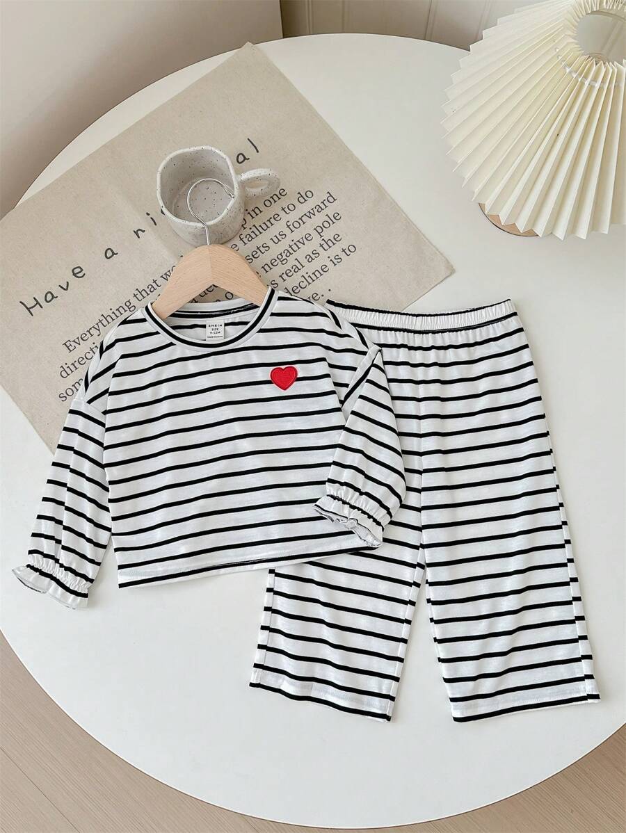 SHEIN Niemowlęca bluza z dzianiny w czarno-białe paski z nadrukiem serca i spodnie z gumką w pasie, 2-częściowy zestaw, odpowiedni na co dzień, czas wolny, na zewnątrz, wakacje jesienią/zimą
