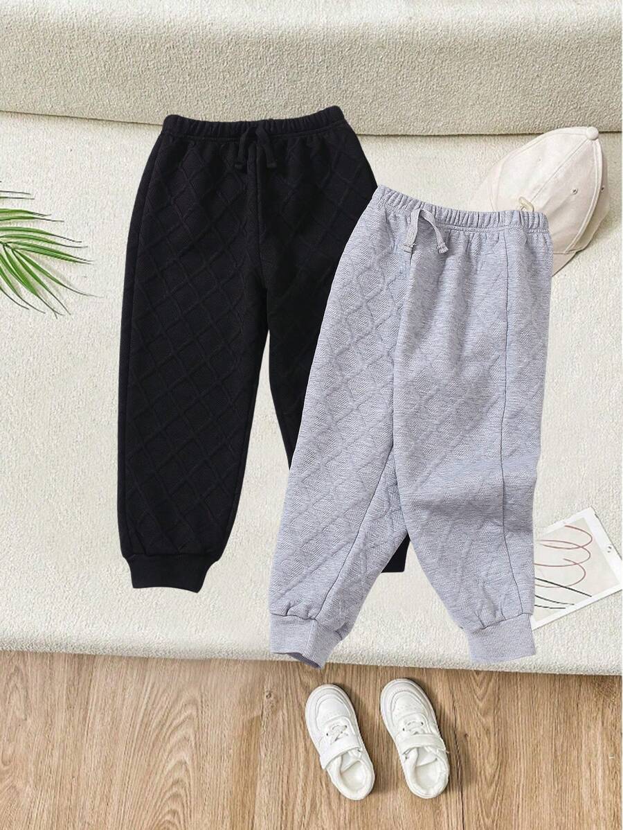 SHEIN 2 stuks Young Boy Diamond Textured Fabric Waistband Accent Design Pants Set. Casual Styling, Elastische Tailleband Voor Gemakkelijk Dragen, Goed Gemaakte Elastische Manchetten, Geschikt Voor Jongens Van 4-7 Om Te Combineren Met Tops/Jassen In De Lente, Herfst En Winter. Ideaal Voor Zelfverzekerde, Comfortabele Uitjes In Meerdere Seizoenen.