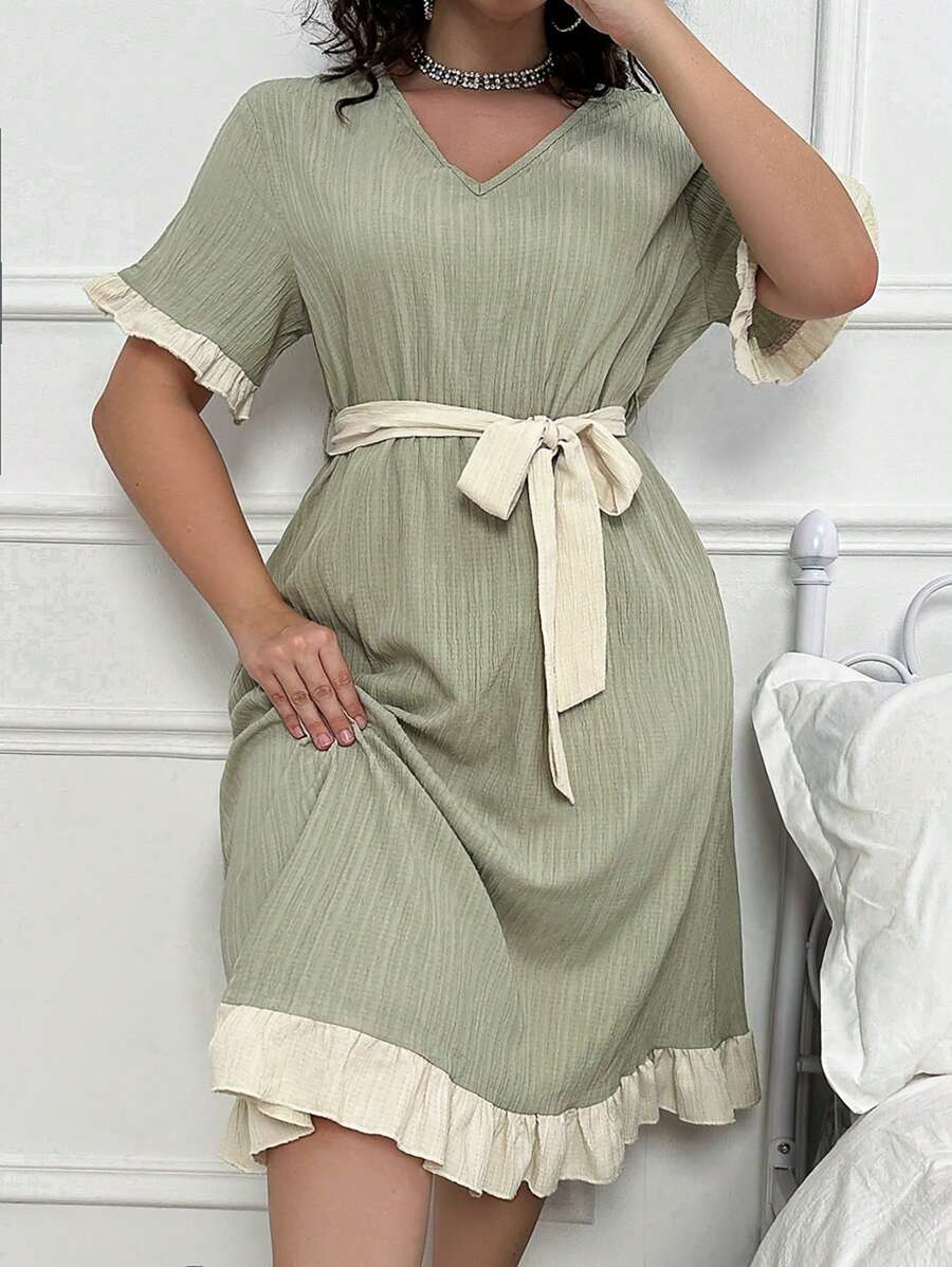 Camisón con cinturón de crepé de burbujas con parches de color contrastante y volantes de talla grande