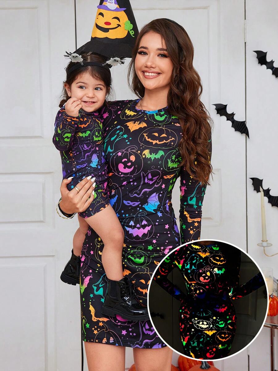 SHEIN Babymeisjes schattige gebreide stretch cartoon graffiti patroon jurk met lange mouwen, Halloween