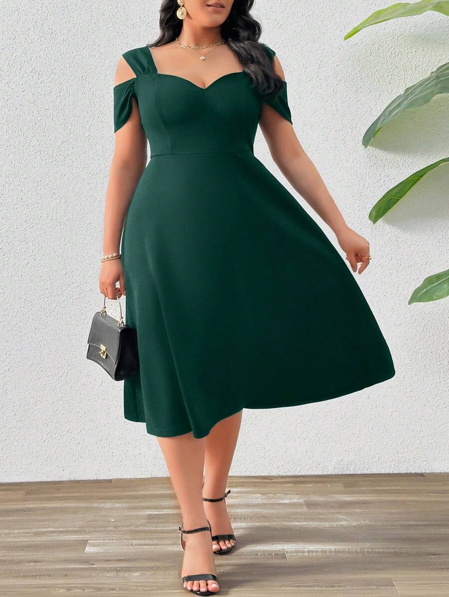SHEIN Privé Plus Size Women's Romantic Hollow Out Classic Cut Out Umbrella A-Line Dress, Waist Cinched, Suitable For Romantic Dates, Gatherings, Spring Travel