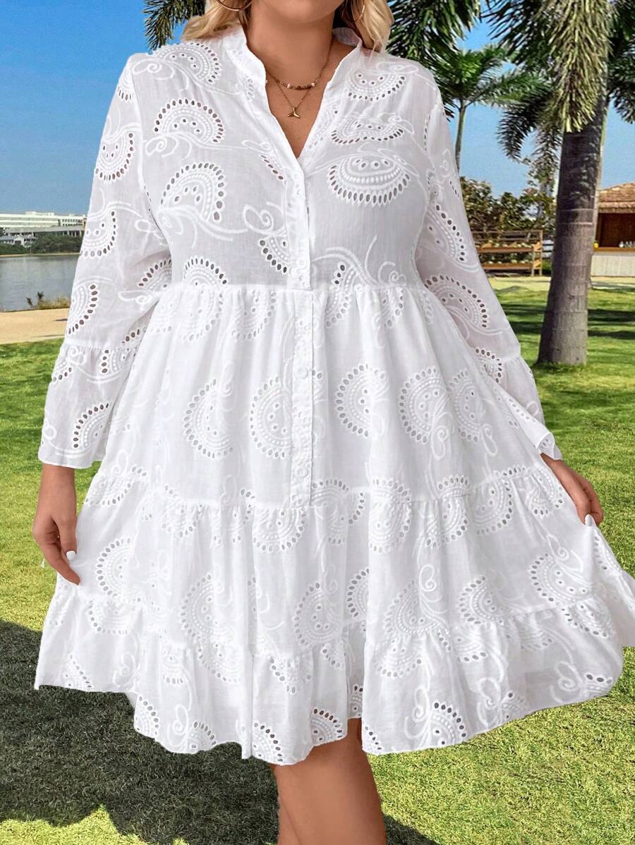 SHEIN CURVE+ Plus Solidna sukienka z długim rękawem i haftem z oczkami
