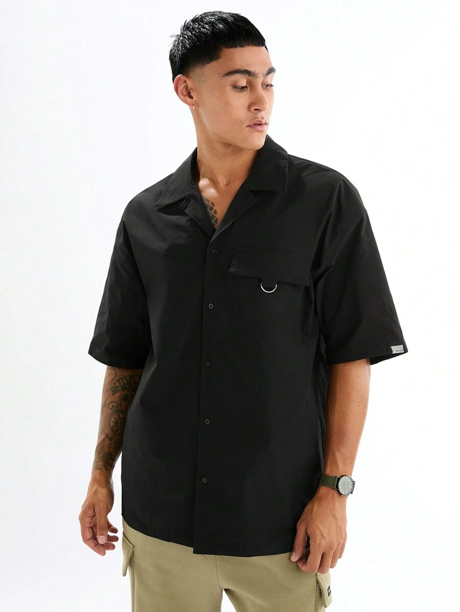 Manfinity VCAY Men's Casual Loose Fit Solid Color Short Sleeve Woven Shirt