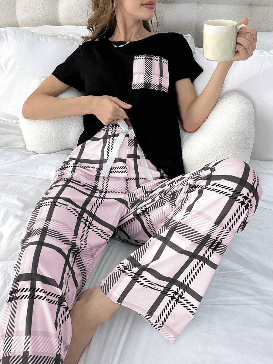 Conjunto de pijama con top de manga corta de cuello redondo y pantalones largos a cuadros con nudo en la cintura para mujer