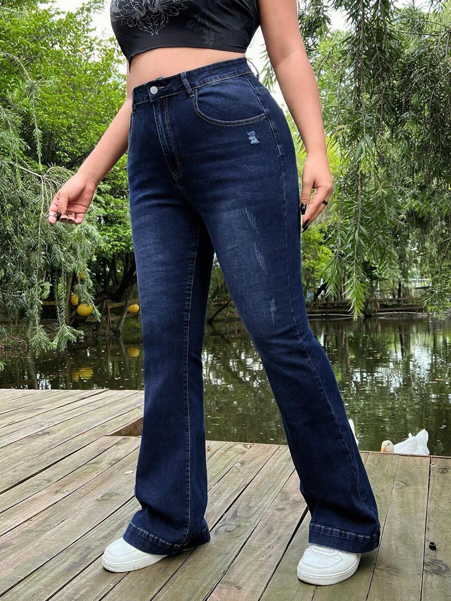 SHEIN EZwear Plus Size Women's Casual Pockets Flared Hem Denim Jeans