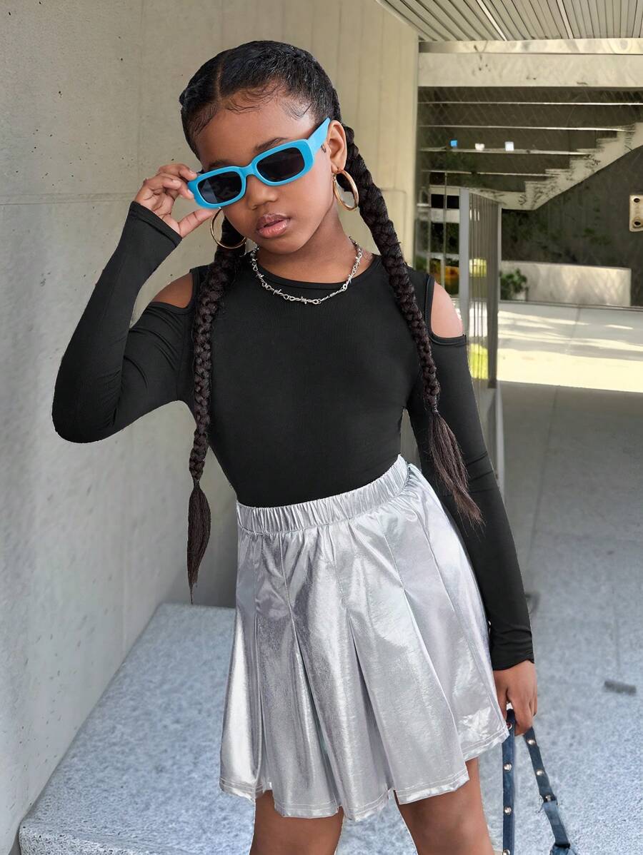 Conjunto de 2 piezas de top de manga larga con hombros abiertos y falda plisada sólida de moda urbana para niña preadolescente