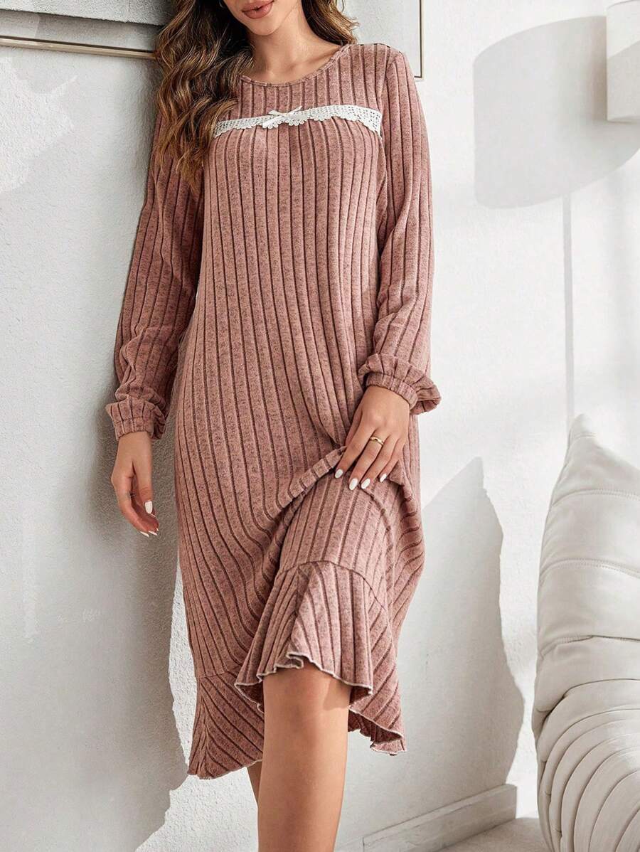 Camisón de manga larga de franela con un hombro, con volantes y de color contrastante para mujeres