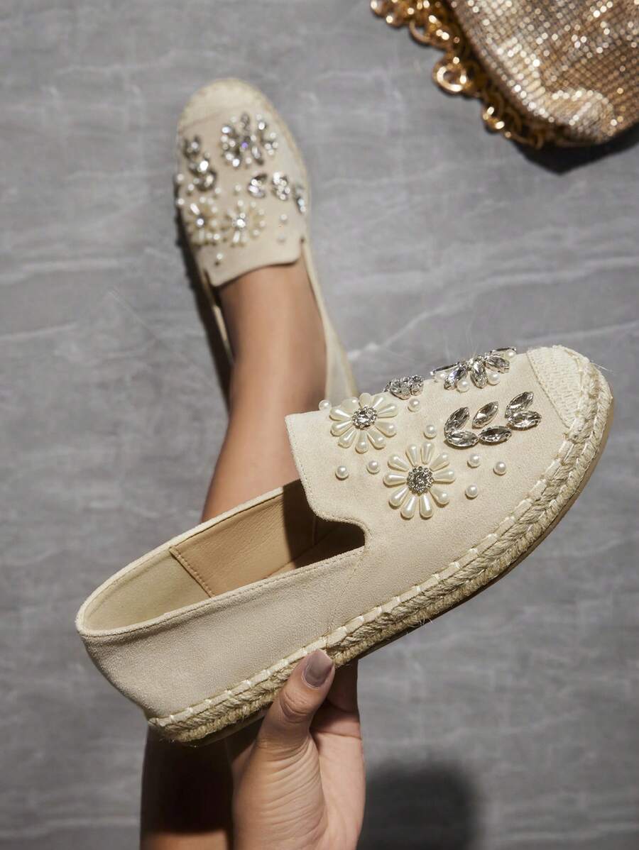 Styleloop Damen schwarze Perlenblumen- und Strass-Dekorations-Seil-Boden Fischer-Flachschuhe für Sommer, Weihnachten, Herbst, Neujahr, Valentinstag