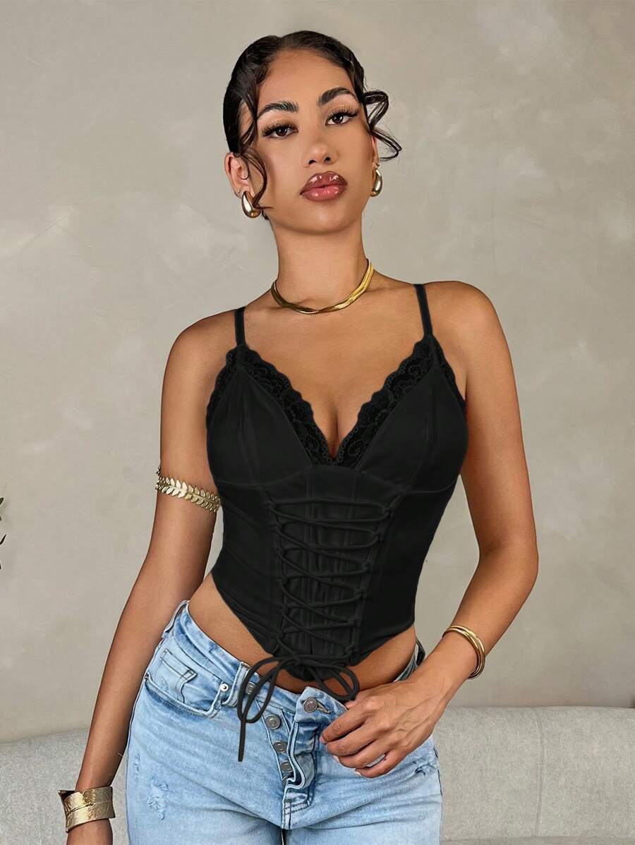 SHEIN BAE Camiseta de tirantes cruzados con bordes de encaje y ajuste ceñido, top de verano para mujeres de unicolor