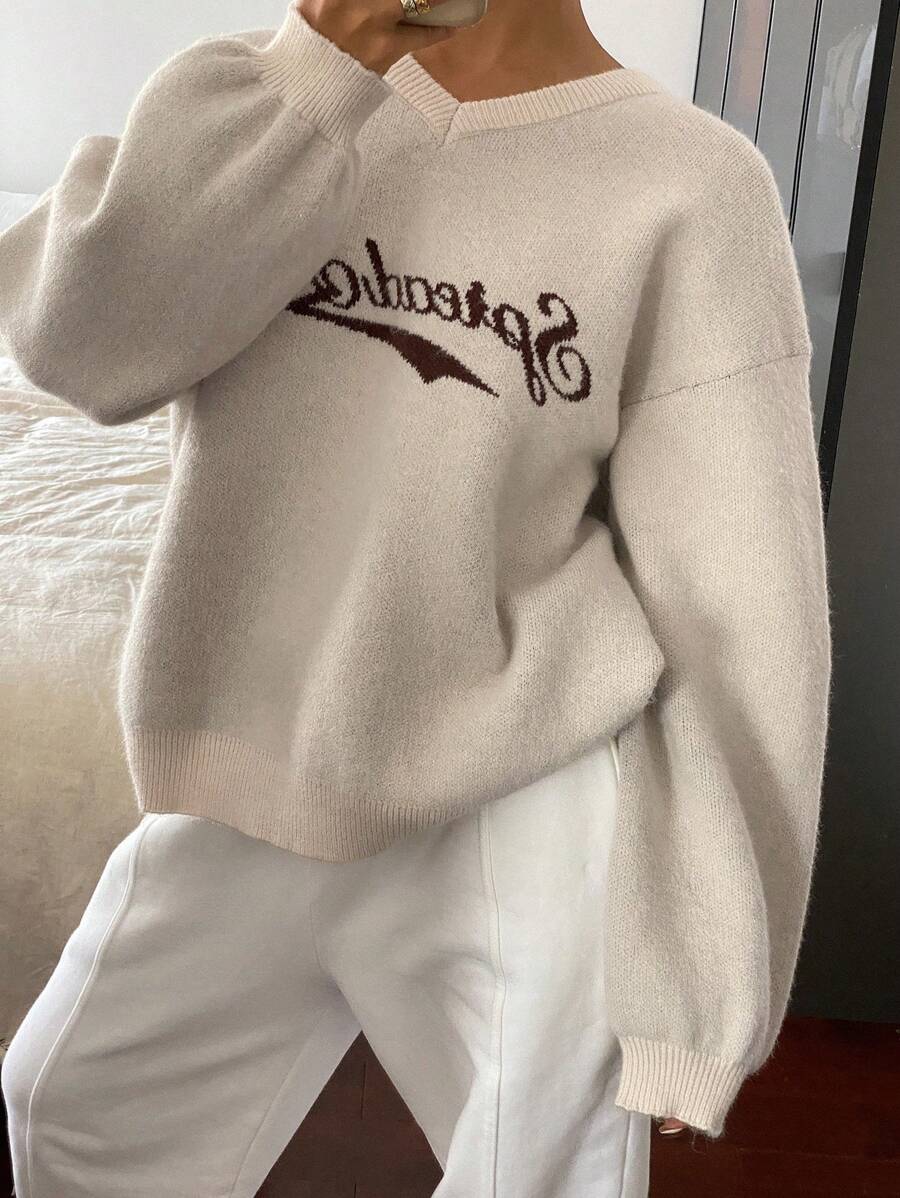 DAZY Suéter holgado de manga larga con cuello en V y estampado jacquard de letra para mujeres