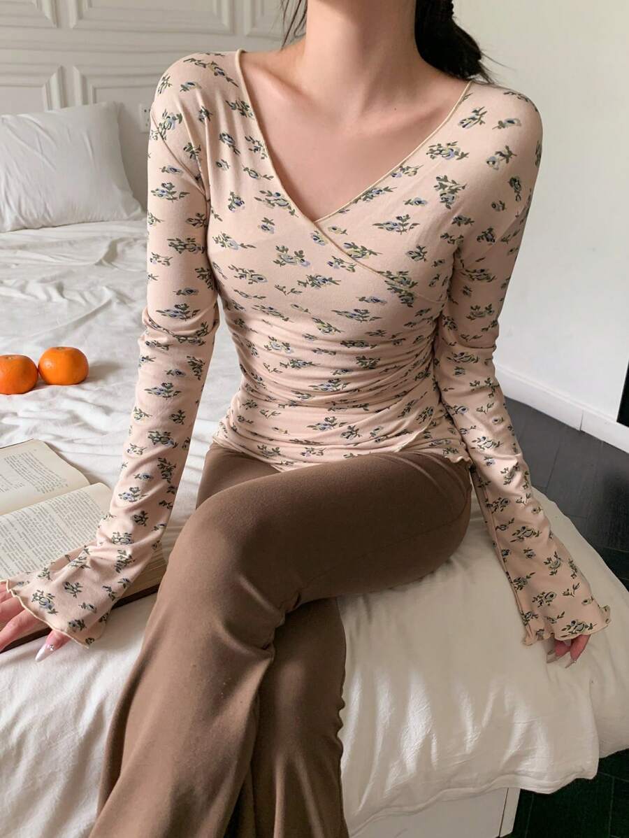 DAZY Top de ropa de dormir ceñido con ribete de volantes con estampado floral diminuto