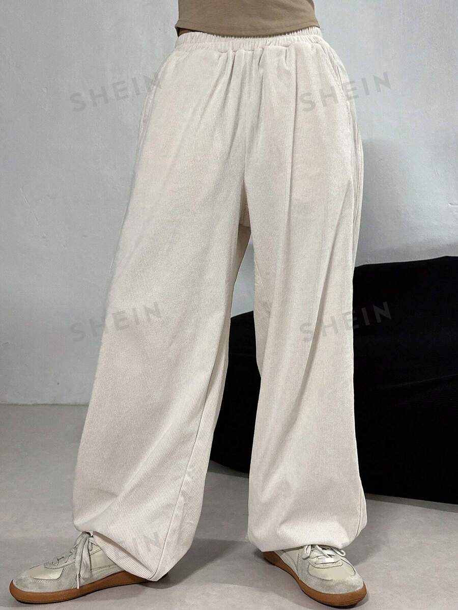 DAZY Pantalón de chándal de pierna ancha con cintura elástica y parche con letra para mujer