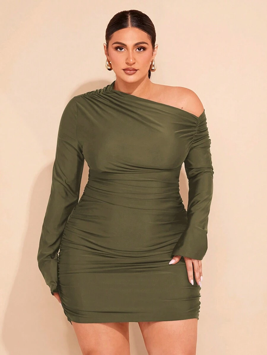 SHEIN BAE Plus Size Women's Asymmetric Shoulder Long Sleeve Ruched Bodycon Mini Dress