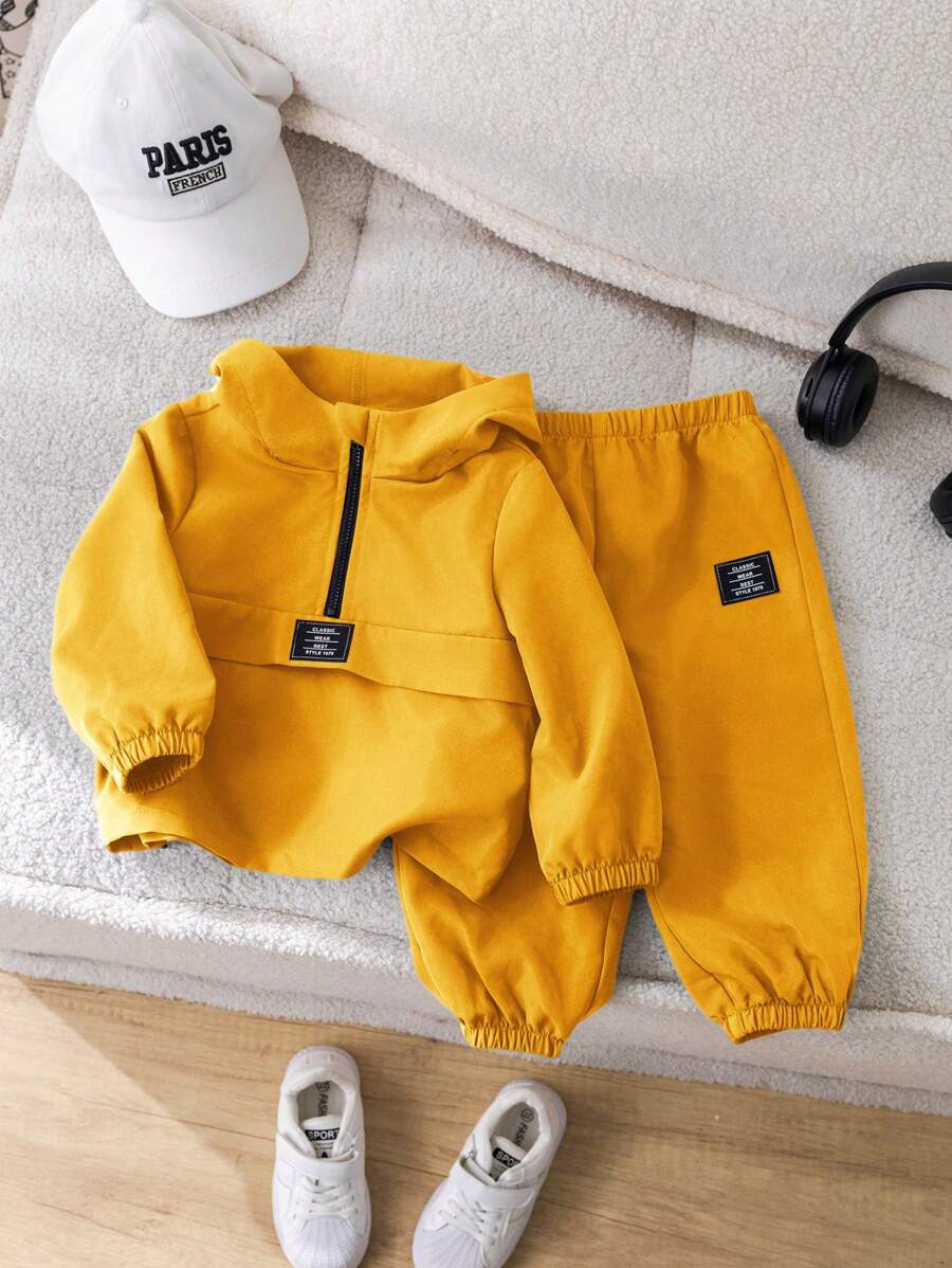 SHEIN 2-delige babyjongens casual outfitset - gele capuchontrui met trekkoordjoggingbroek, geschikt voor buiten- en binnenkleding, herfst/winter