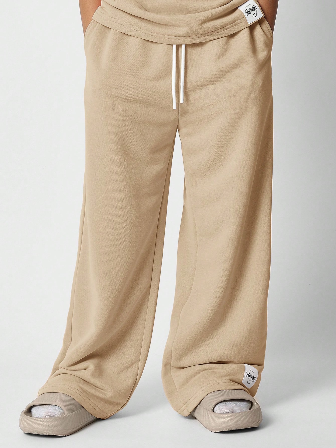 Tween Girls Oversized Fit Tee With Straight Fit Sweatpants 2