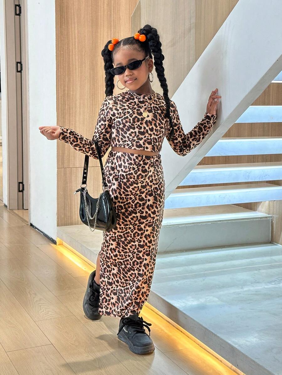 SHEIN Conjunto de blusa de manga larga con estampado de leopardo de punto informal y falda para niñas preadolescentes, conjuntos a juego de madre e hija (se venden 2 sets por separado)