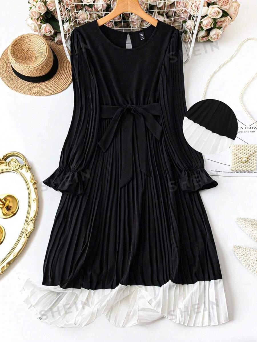 SHEIN Clasi Vestido elegante largo con cintura plisada con cordón, parches de gasa negra y blanca para mujeres de talla grande