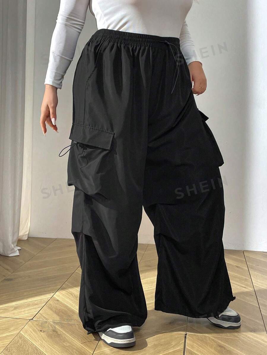 SHEIN CURVE+ Pantalones cargo de talla grande de unicolor casual con cordón en la cintura