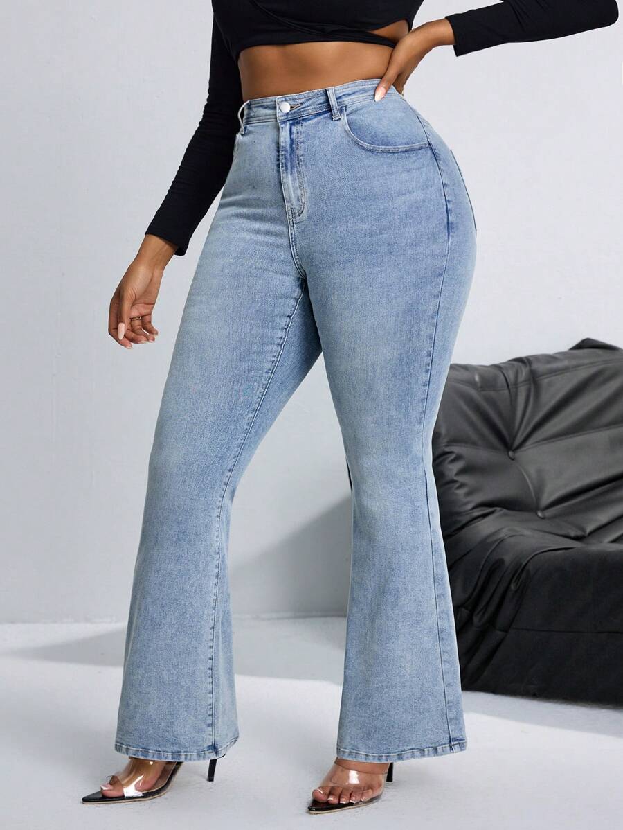 SHEIN SXY Plus Size Women Pocketed Flare Casual Versatile Jeans