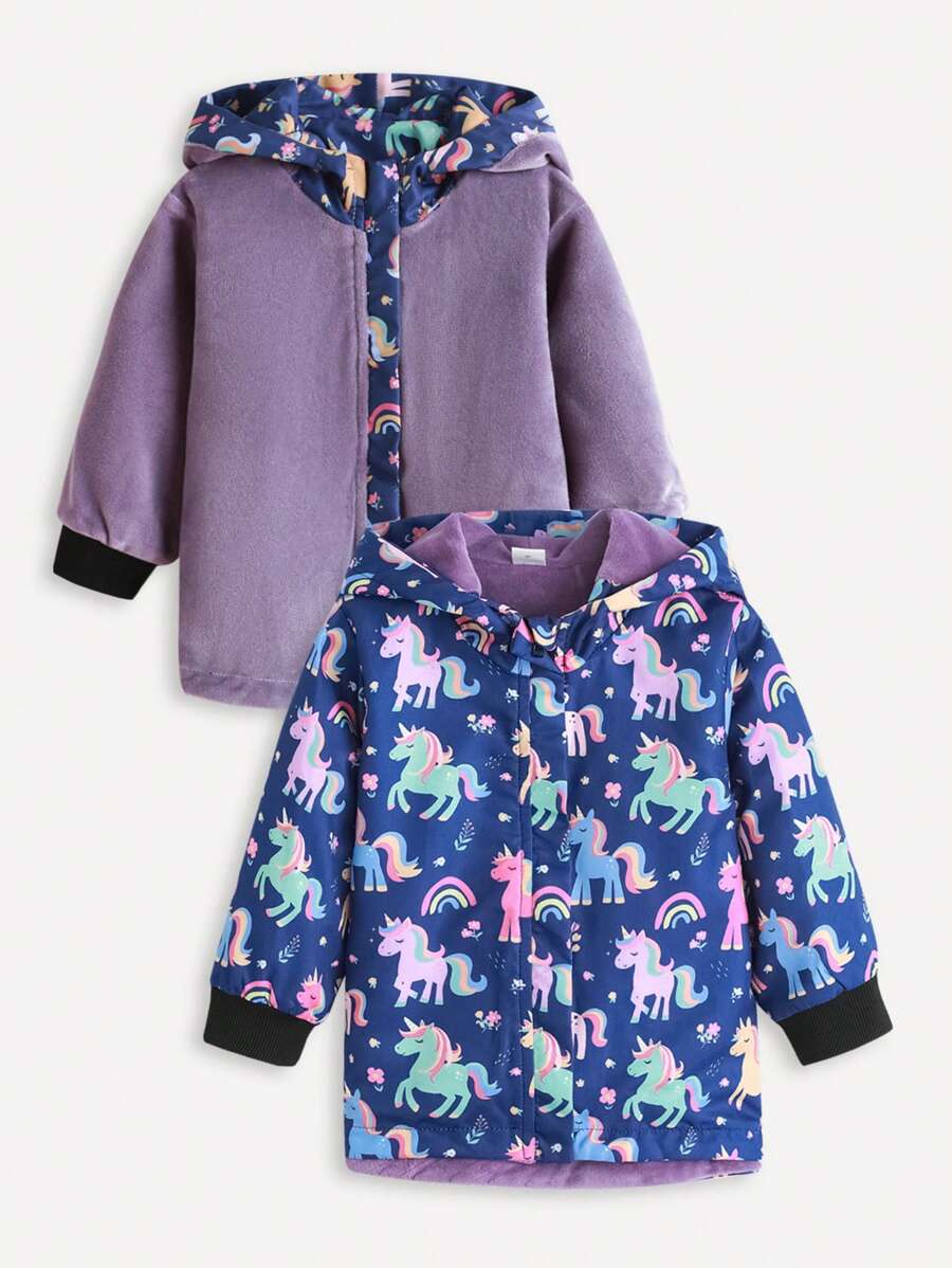 SHEIN Baby Mädchen Jacke mit umkehrbarem Einhorn Muster, eine Seite mit Einhorn Design und die andere Seite in Vollton, thermisch gefüttert für warmen Wintergebrauch, Kapuzendesign für zusätzliche Wärme, Reißverschlussschluss für einfaches An- und Ausziehen, geeignet für den täglichen Gebrauch, Outdoor-Aktivitäten, Kindergarten und Familientreffen