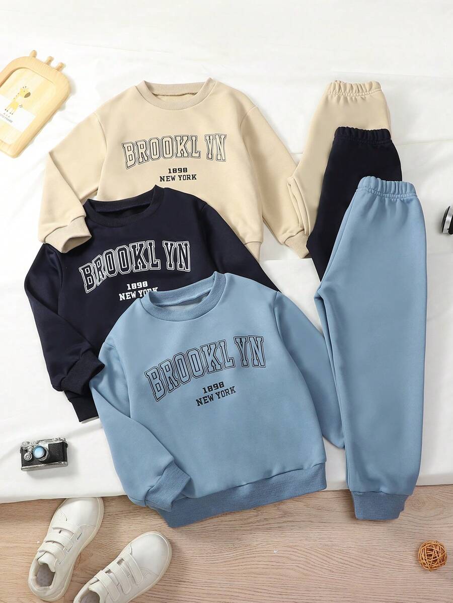 SHEIN Set de 2 piezas Ropa deportiva con estampado de letras para niños pequeños, incluye sudadera con capucha y pantalón de chándal informal para uso diario, adecuado para niños de 4 a 7 años, primavera, otoño e invierno