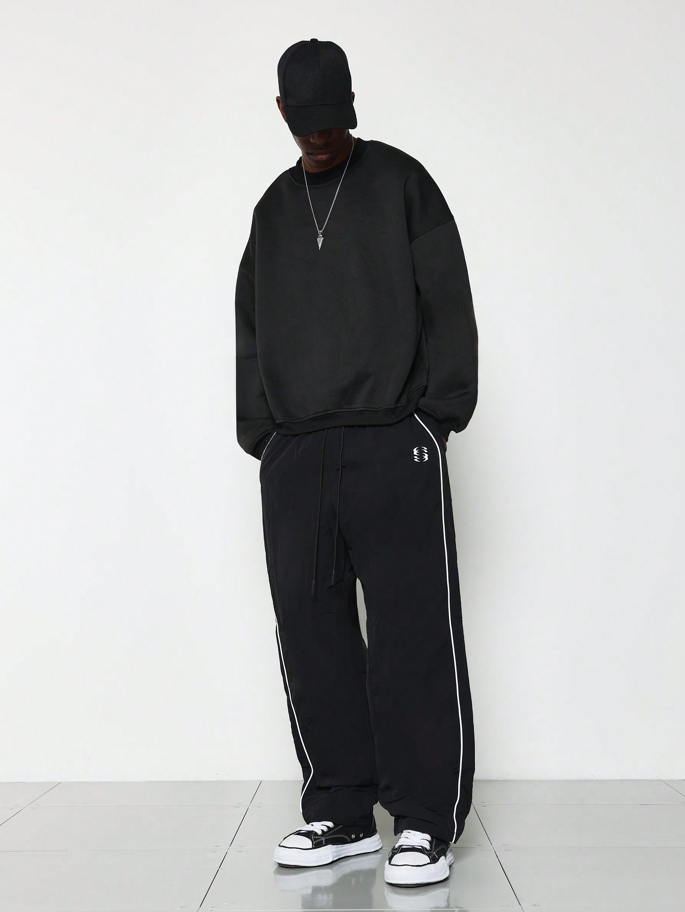 Straight Fit Nylon Pant With Piping Detail｜Sumwon