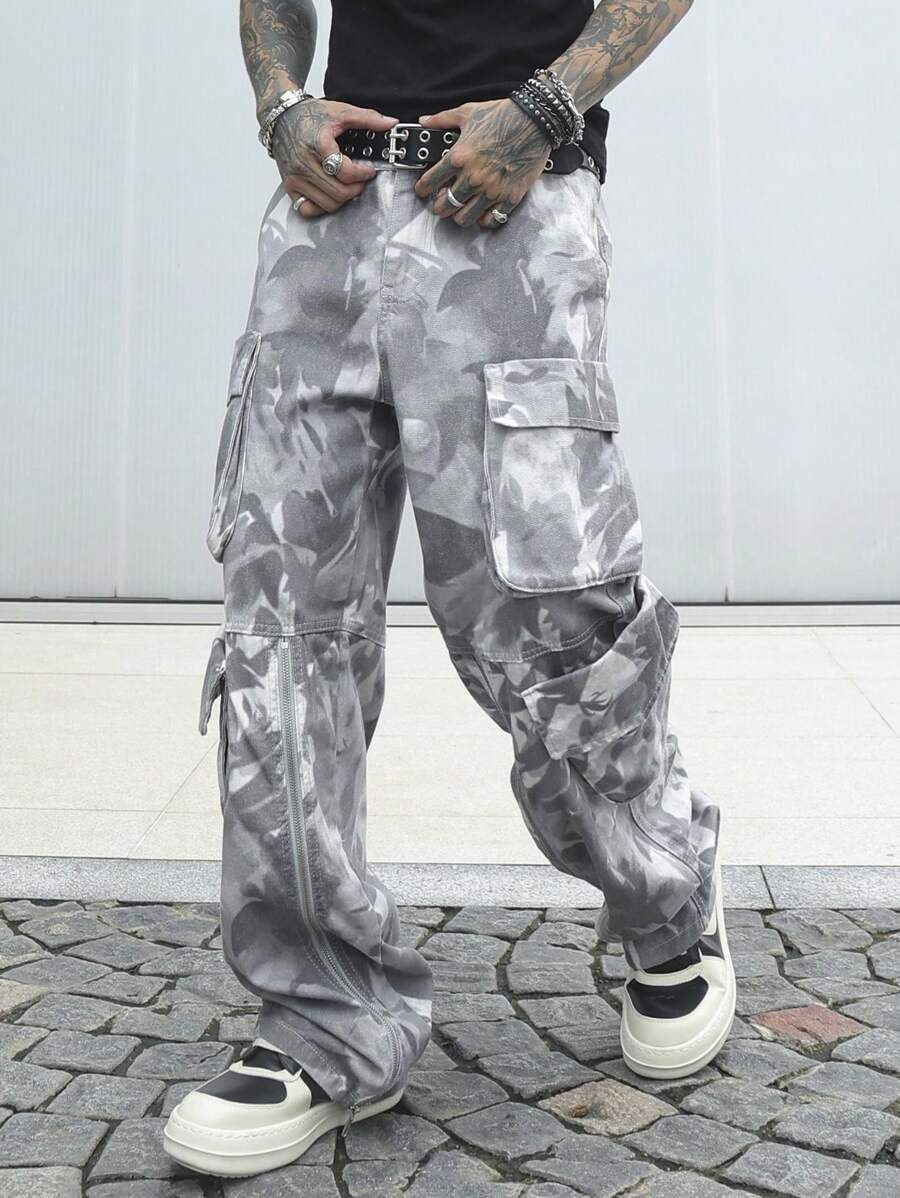 Manfinity EMRG Jeans casuales con bolsillos múltiples de estampado completo para hombres, diseño minimalista