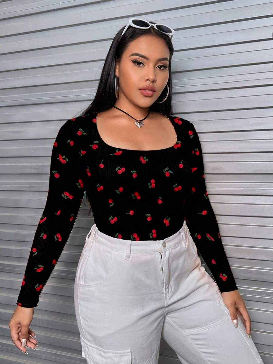 SHEIN EZwear Casual Minimalist Full Print Cherry Pattern Plus Size Women Tight-Fitting T-Shirt, Spring/Autumn