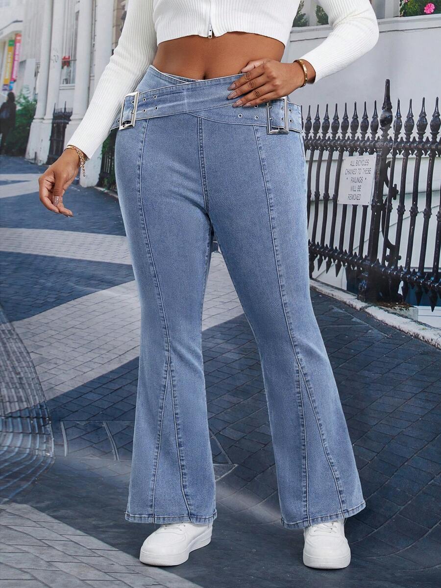 SHEIN Essnce Plus Size Easy-Fit Flare Leg Jeans With Belt Loop Design, Casual Daily Wear