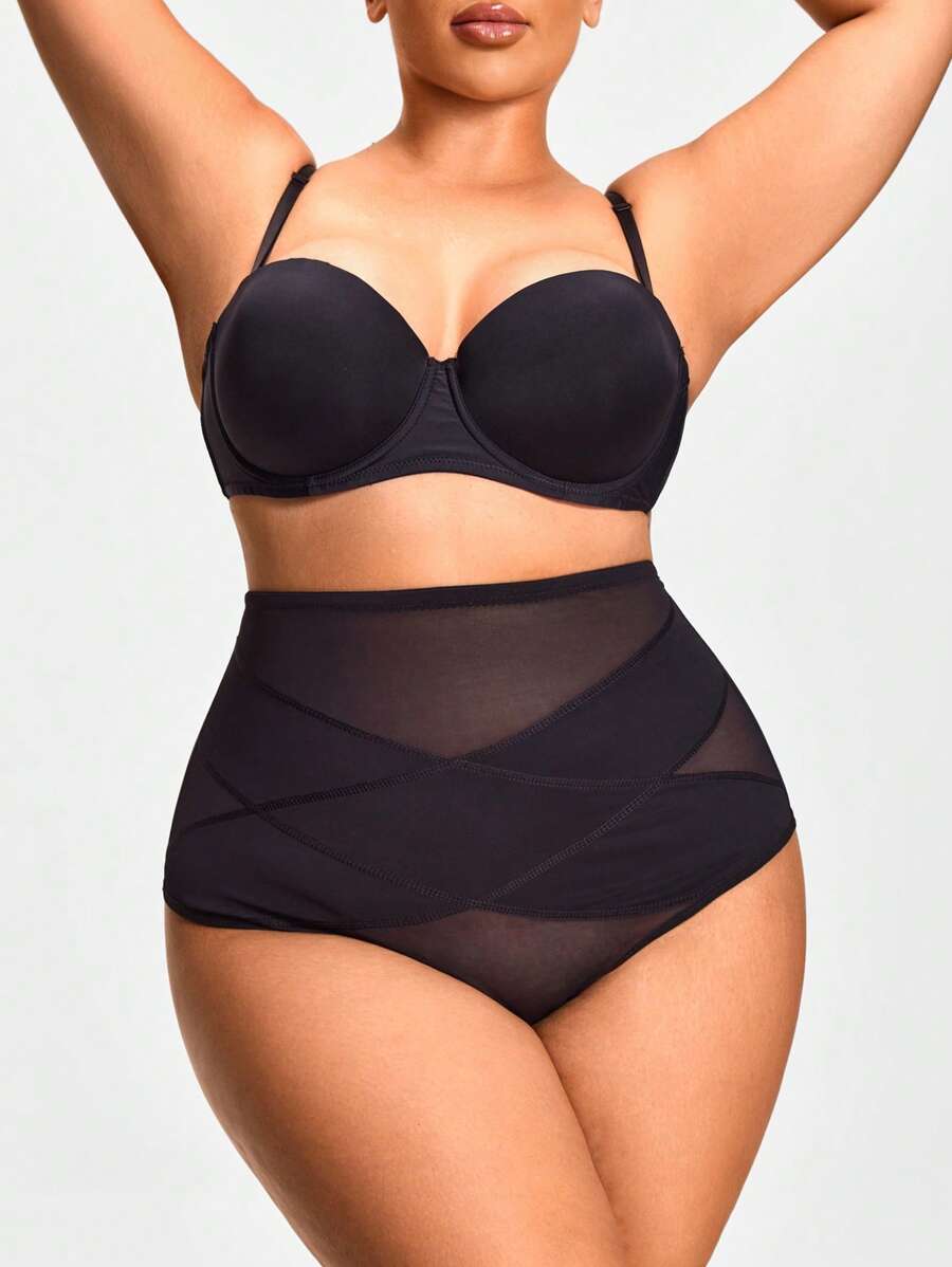 Body de talla grande de unicolor con Bottom transparente de malla de contraste que estiliza la figura