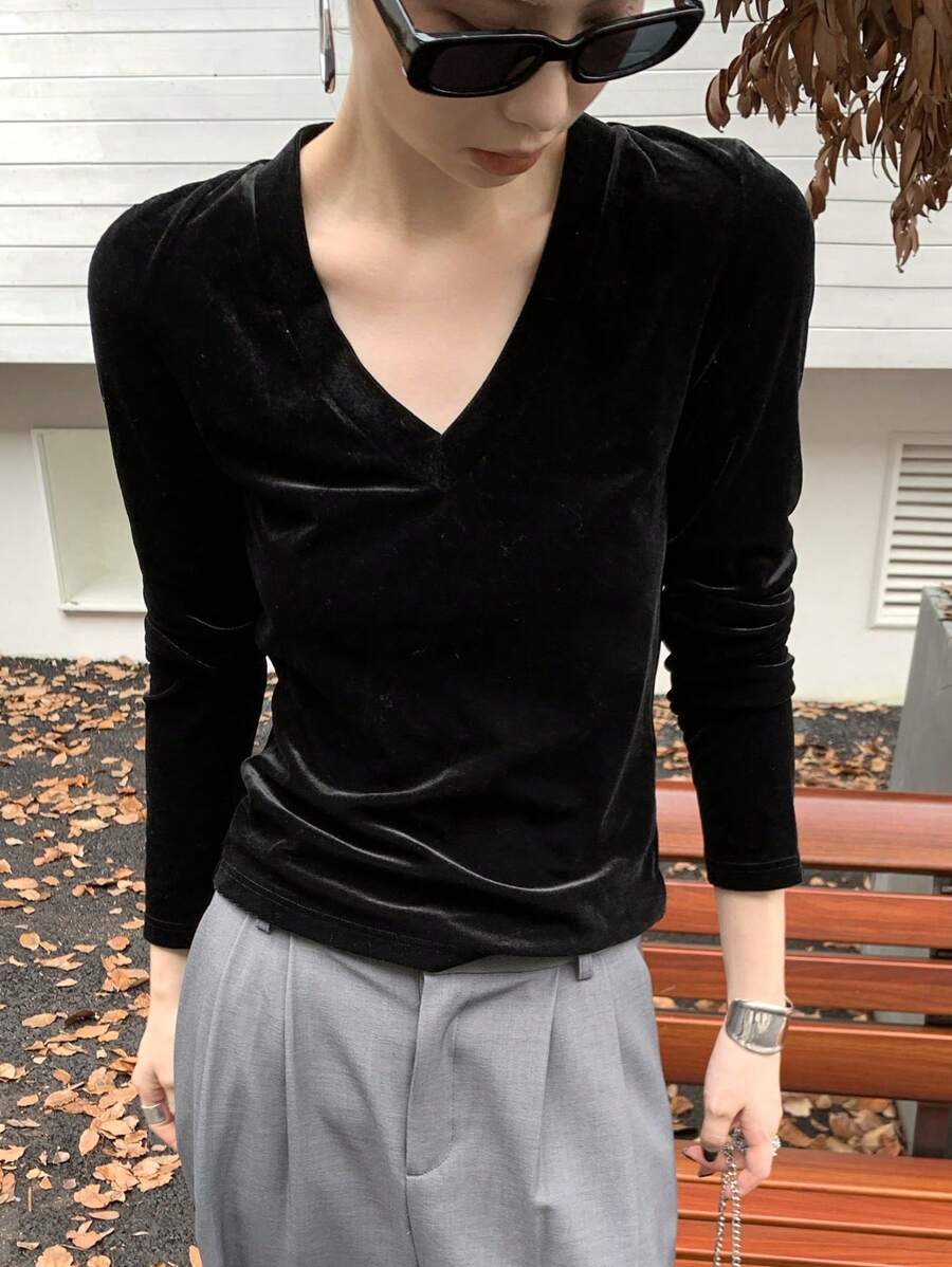 DAZY Women Velvet Solid V-Neck Long Sleeve Fitted T-Shirt, Elegant Autumn/Winter