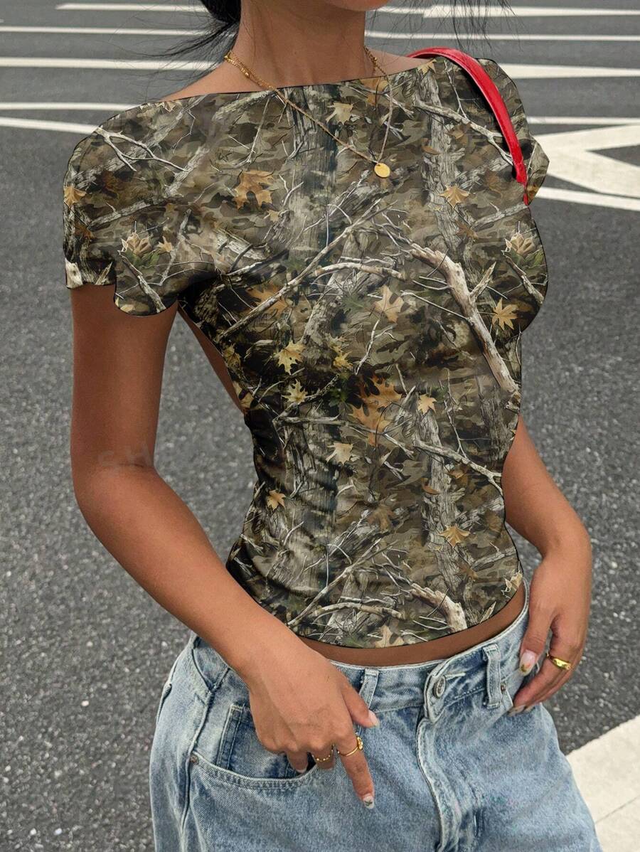 SHEIN EZwear Camiseta ajustada para mujer con estampado de ramas de camuflaje retro casual, adecuada para el verano
