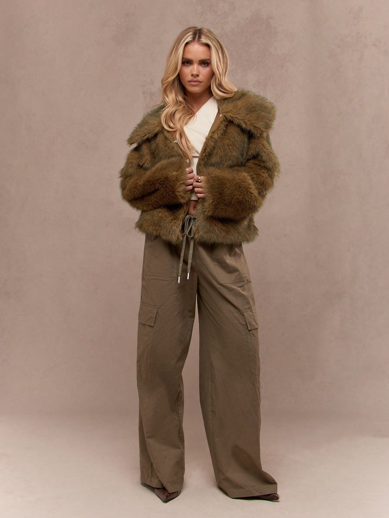 MISSGUIDED 超ソフトなプラッシュフェイクファーコート｜MISSGUIDED