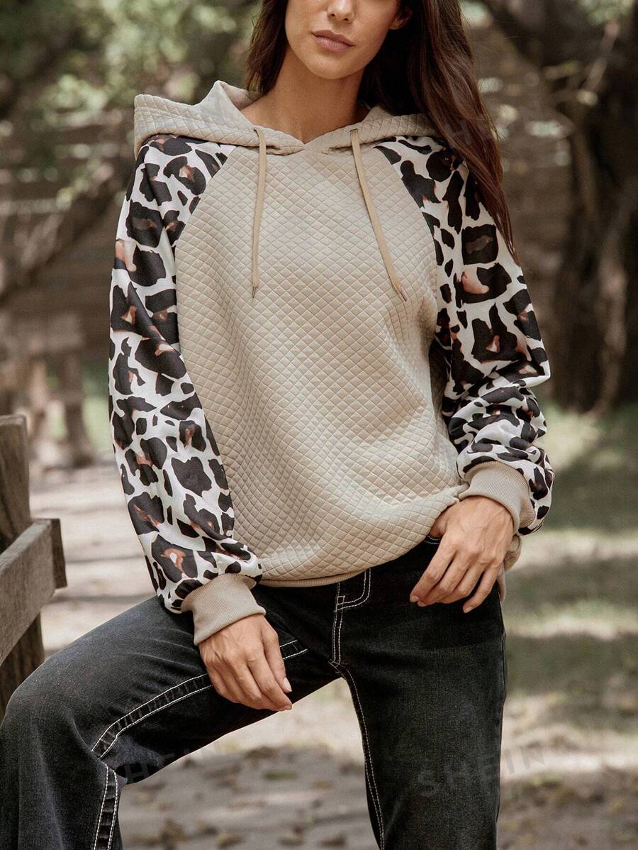 LanaWest Sudadera suelta casual de mujer LanaWest con capucha con cordón, manga raglán y estampado de leopardo