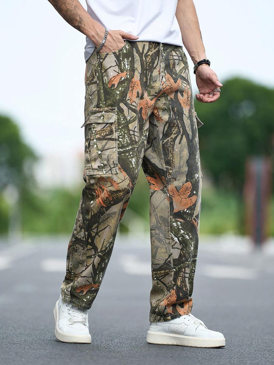 Manfinity EMRG Jeans rectos con bolsillo de cargo con estampado de ramitas para hombres