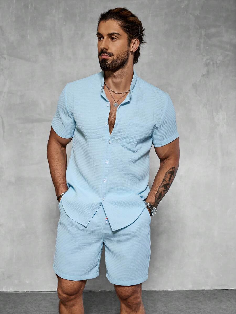 Manfinity CasualCool 2pcs Men's Simple Solid Textured Short Sleeve Shirt And Shorts Set, Casual