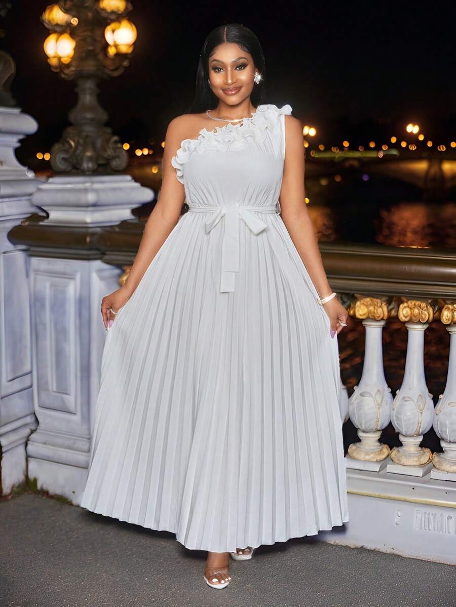 Slaydiva Nuevo vestido largo elegante y lujoso de mujer con hombros asimétricos, volantes en la cintura, plisado y tela blanca