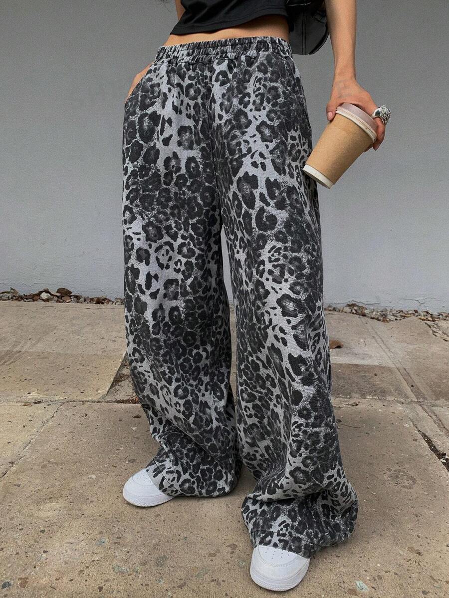 DAZY Jeans de pierna ancha y relajada con estampado todo sobre leopardo / estampado de guepardo para mujeres