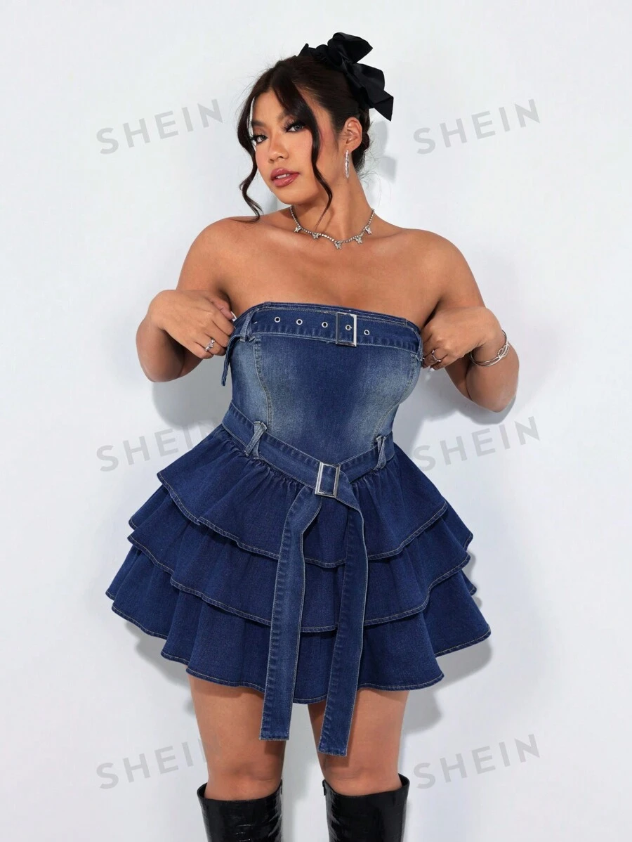 SHEIN EZwear Vestido informal de mezclilla para mujer talla grande con hebilla, cinturón, volantes en el bajo y escote sin tirantes, de moda para salir